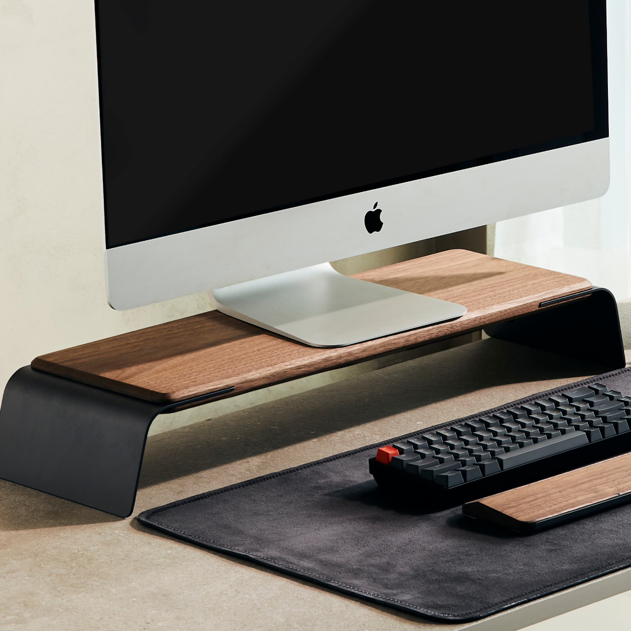 SOAR MONITOR STAND