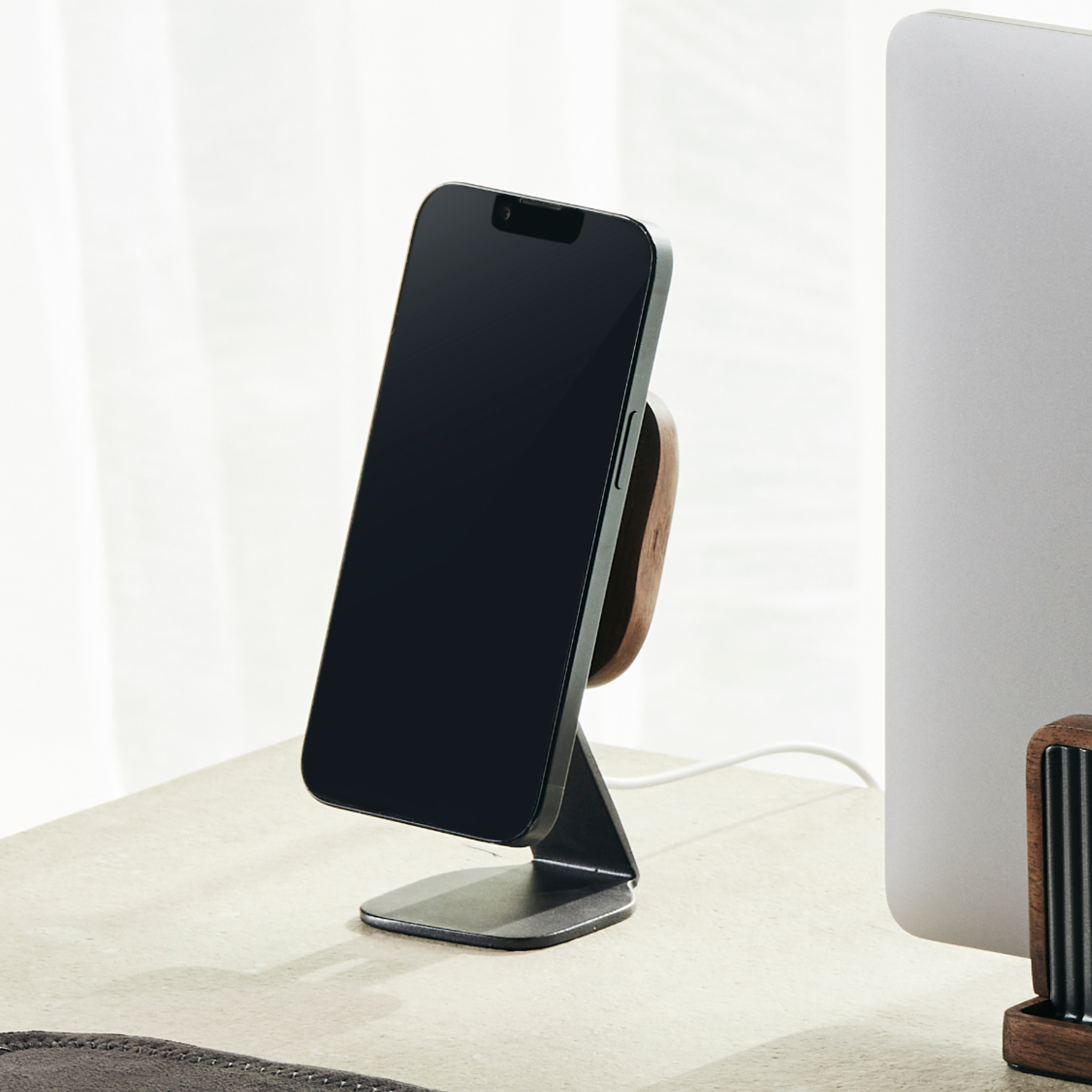 MONOCLE MAGSAFE MOBILE STAND